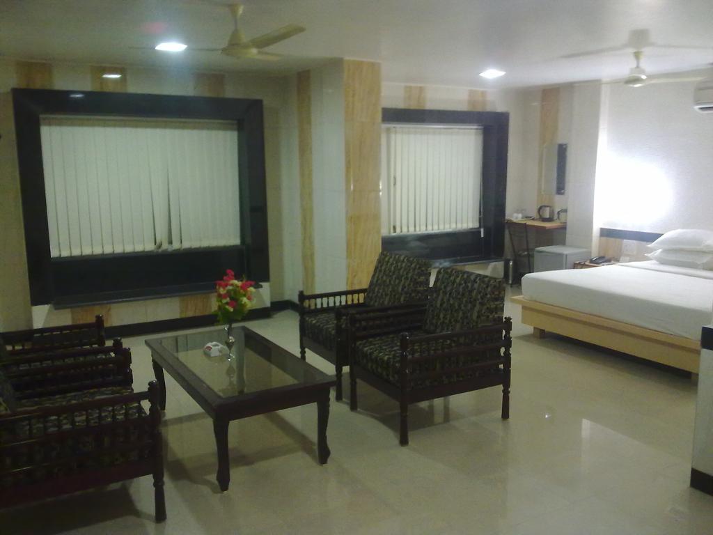 Hotel Arch Manor Deluxe Bhopal Ruang foto