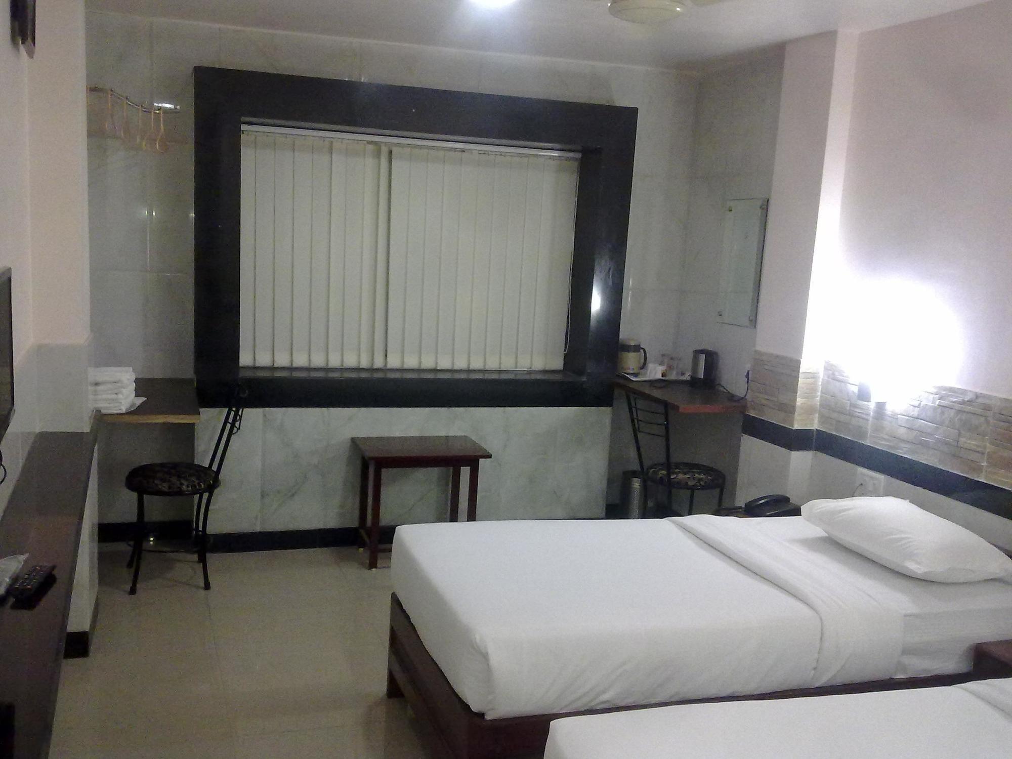Hotel Arch Manor Deluxe Bhopal Ruang foto