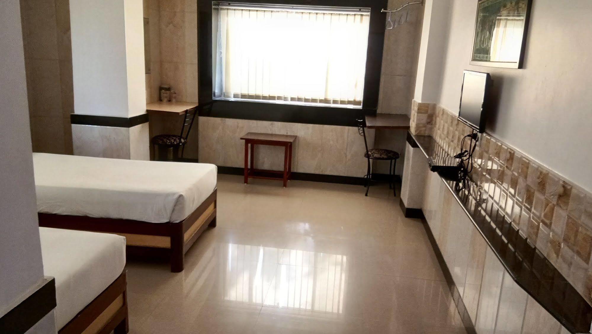 Hotel Arch Manor Deluxe Bhopal Bagian luar foto