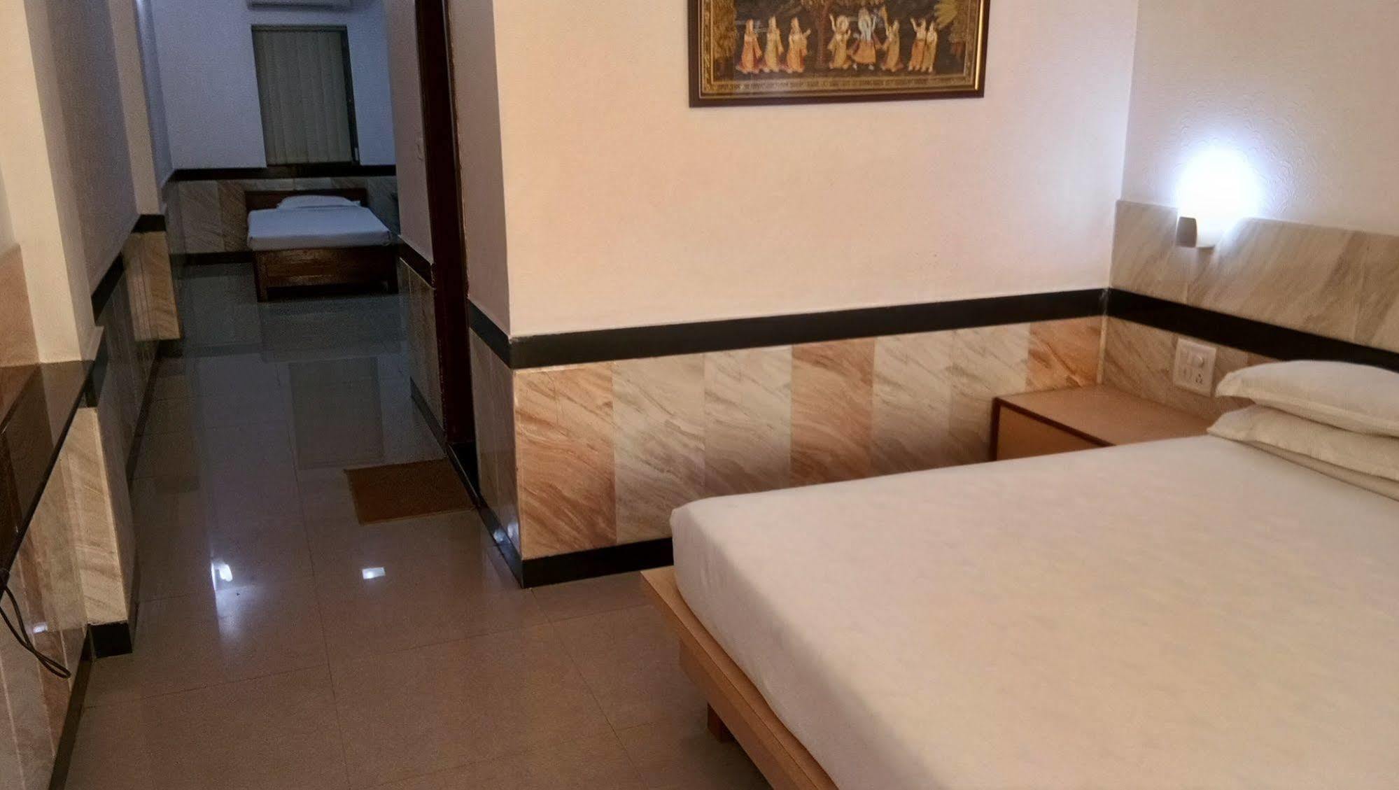 Hotel Arch Manor Deluxe Bhopal Bagian luar foto