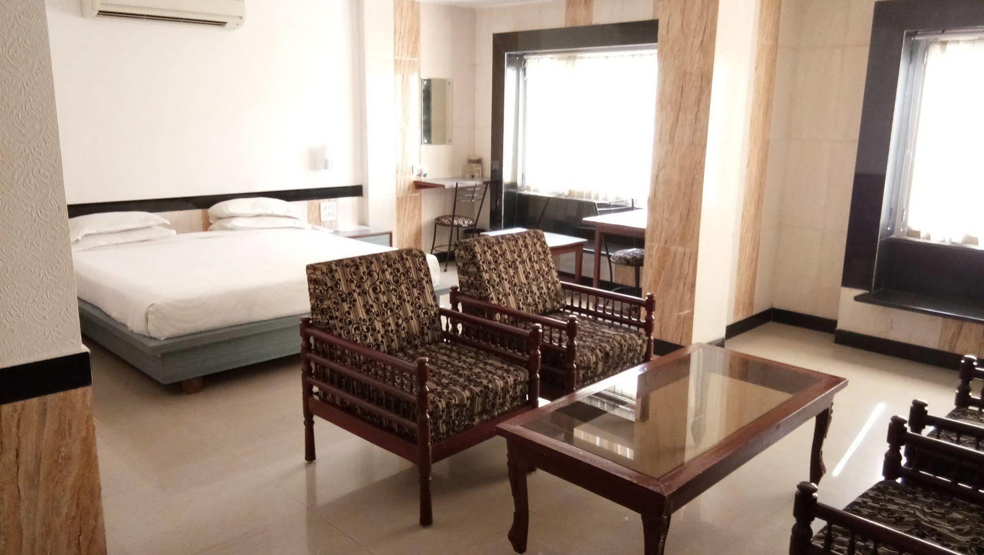 Hotel Arch Manor Deluxe Bhopal Bagian luar foto